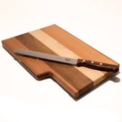 Brotbrett mit Messer